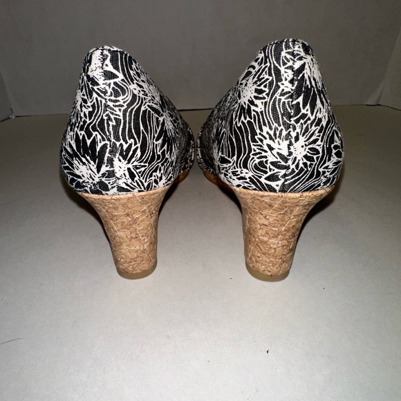 Dexflex Comfort Size 7.5 Black and White Open Toe Wedges - Picture 5 of 9